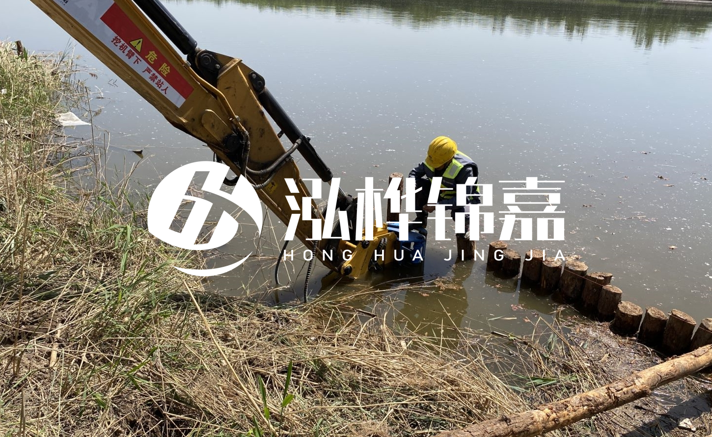 護(hù)坡樁選擇松木樁還是杉木？