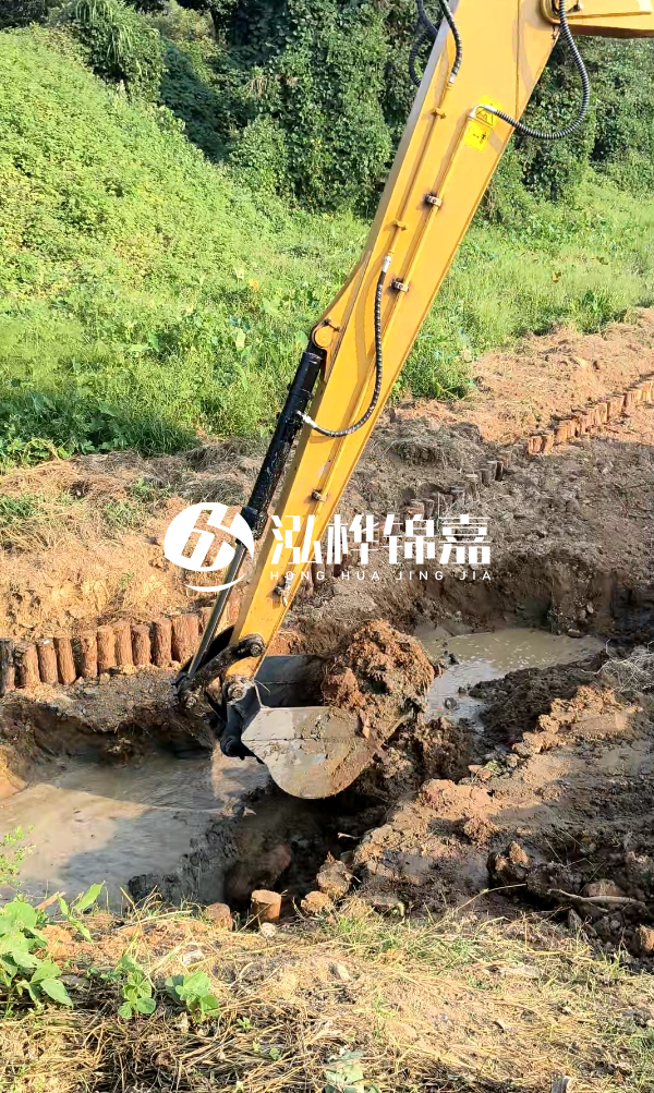 龍巖河道清淤專業(yè)施工-挖機清淤的效率怎么樣？