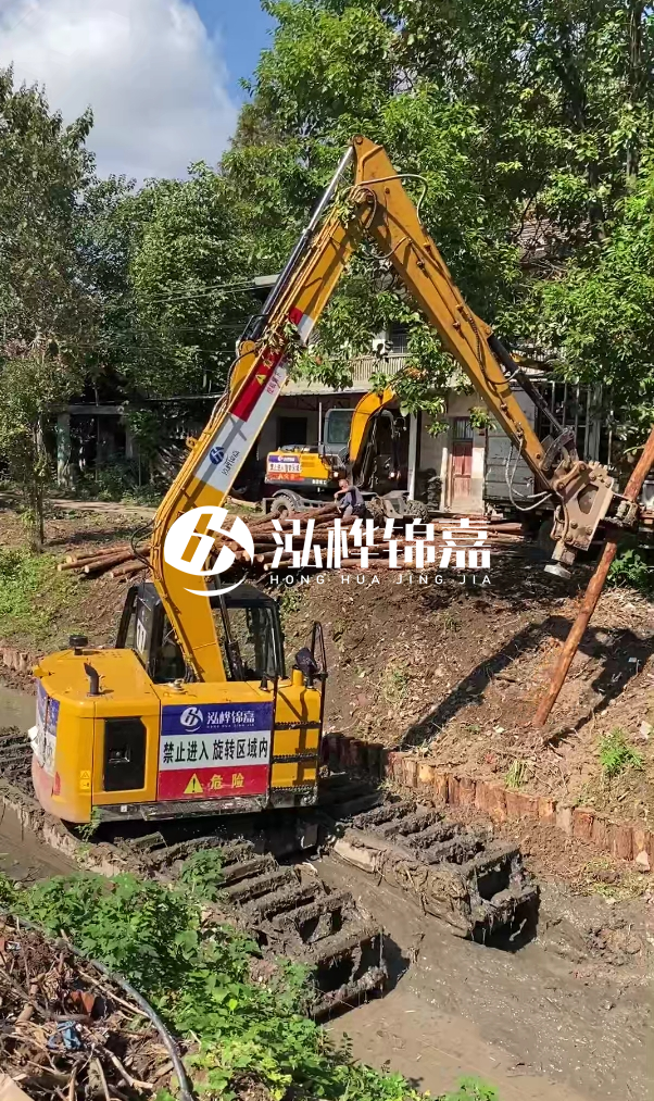 新余河道清淤專業(yè)施工-水陸挖掘機河道清淤的方式？