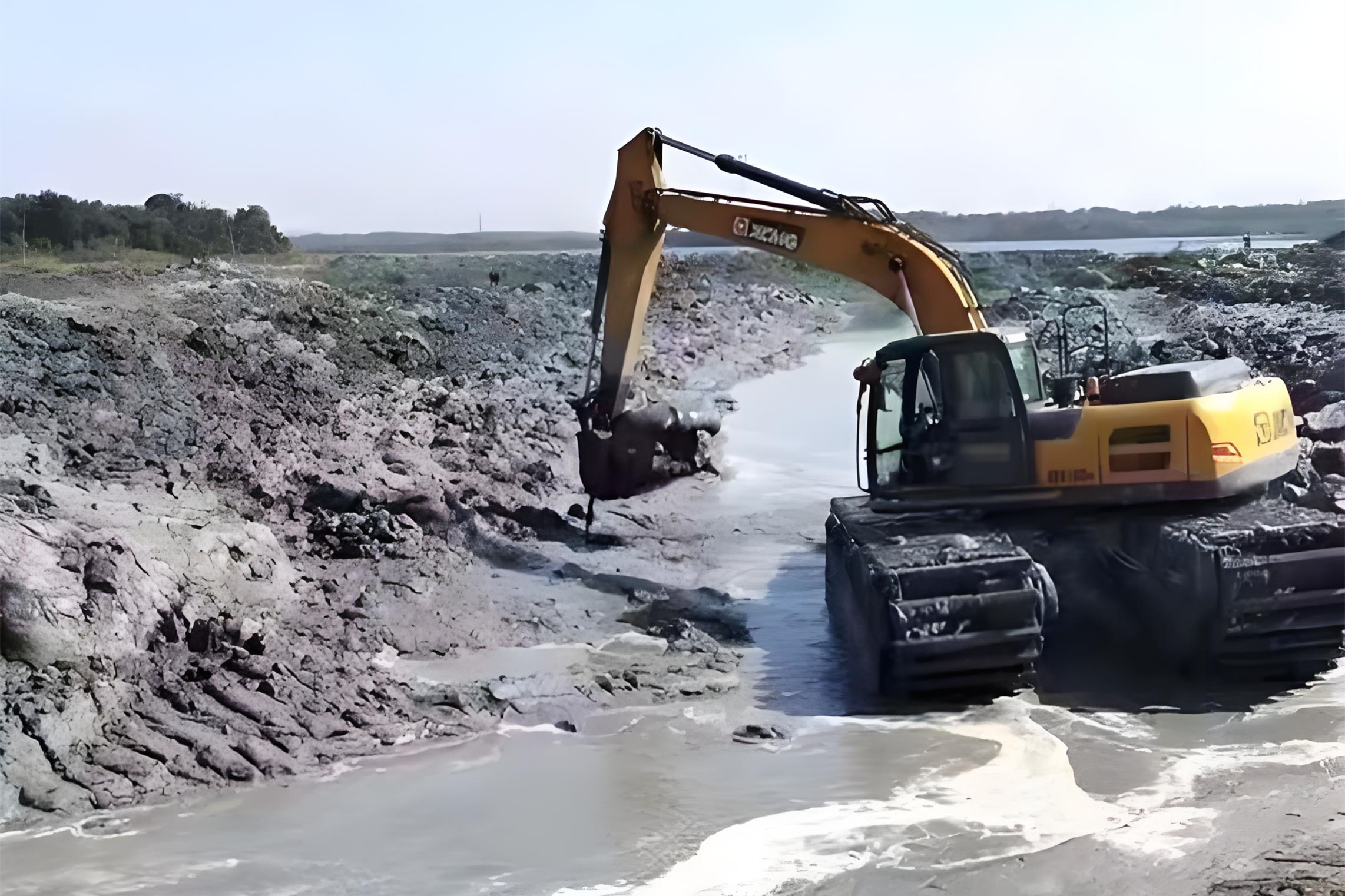 河南水挖清淤團隊泓樺錦嘉-挖淤泥用什么機械好？