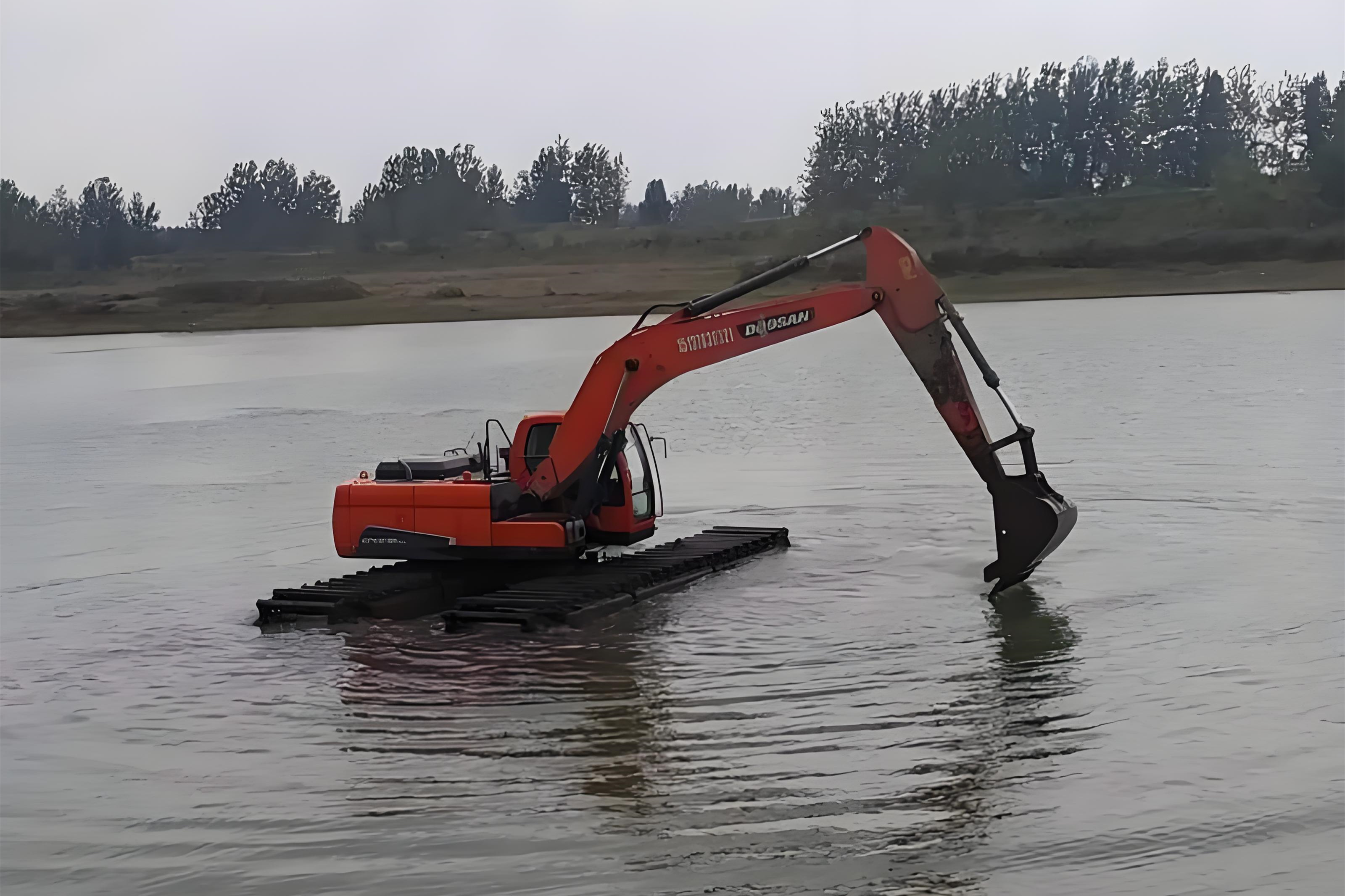 南昌水挖清淤團(tuán)隊(duì)泓樺錦嘉-大面積沼澤地清淤總價(jià)一般什么范圍？