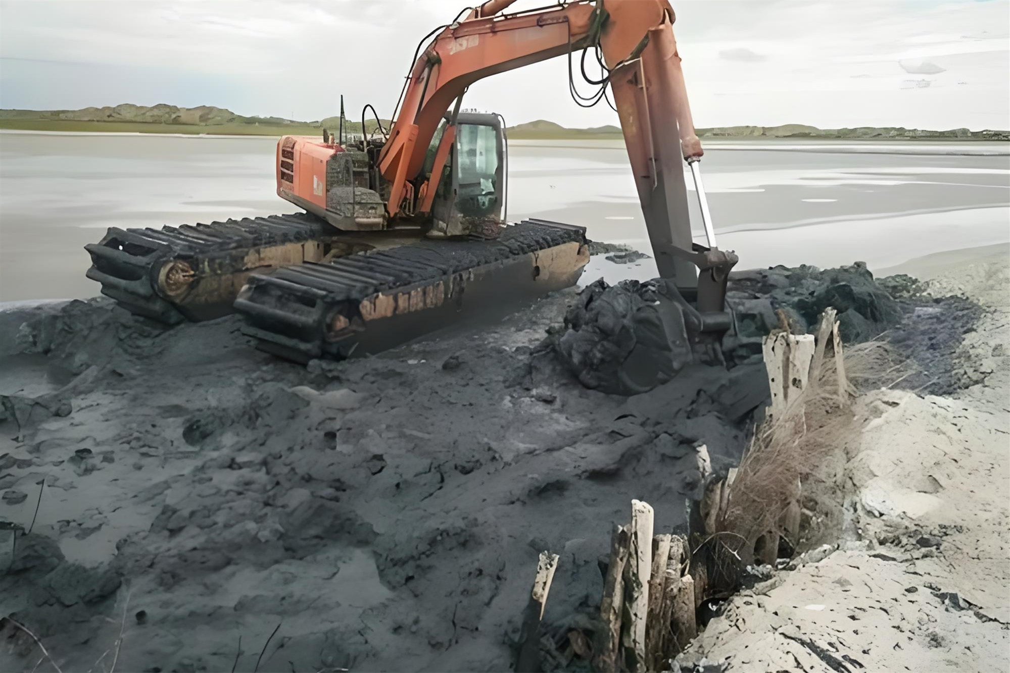 淮南水挖清淤團(tuán)隊(duì)泓樺錦嘉 - 小型水挖清淤適合鄉(xiāng)村溝渠作業(yè)嗎？