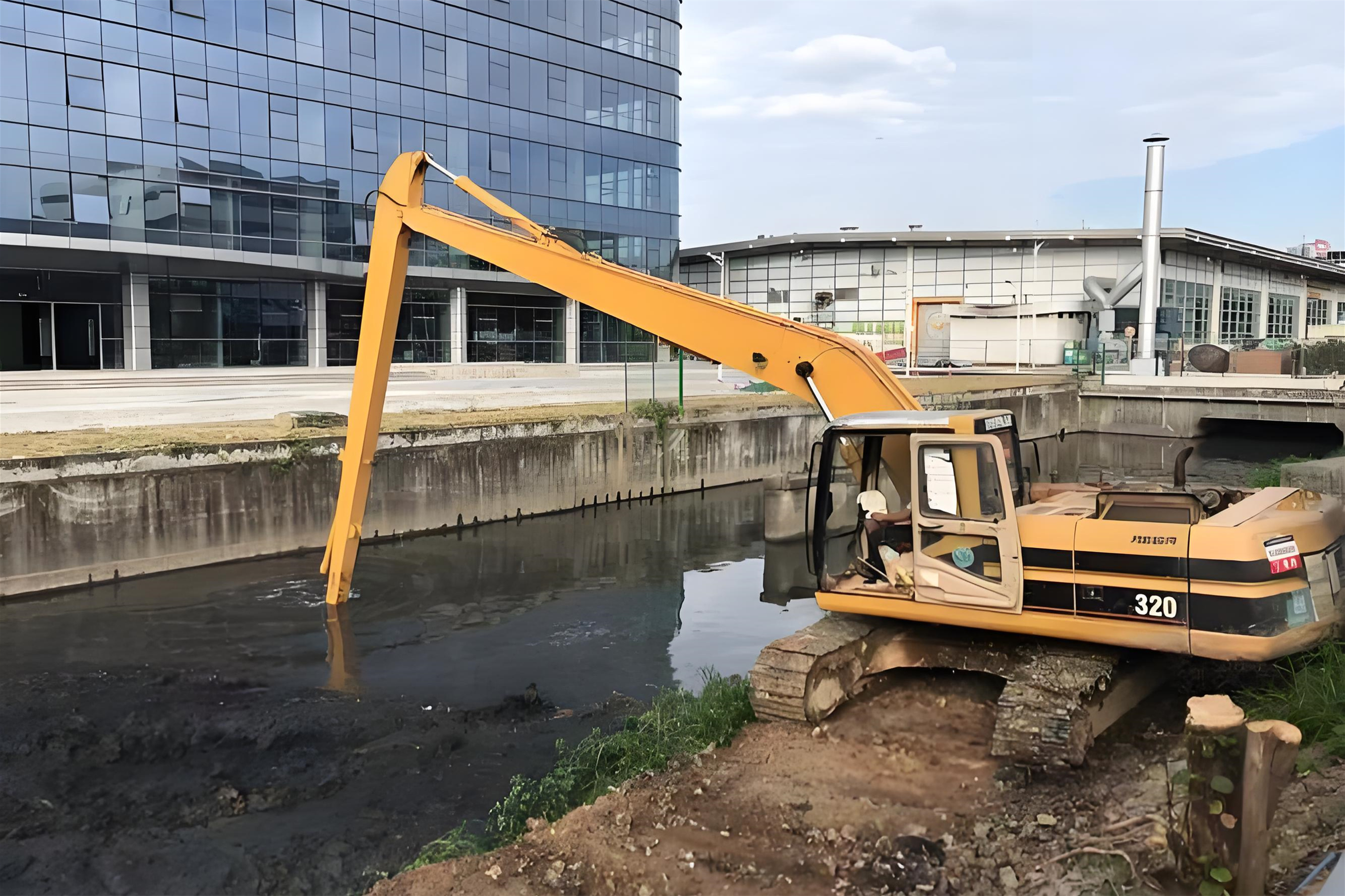 貴州銅仁挖機(jī)清淤施工隊(duì) - 魚塘清淤的費(fèi)用大概需要多少？