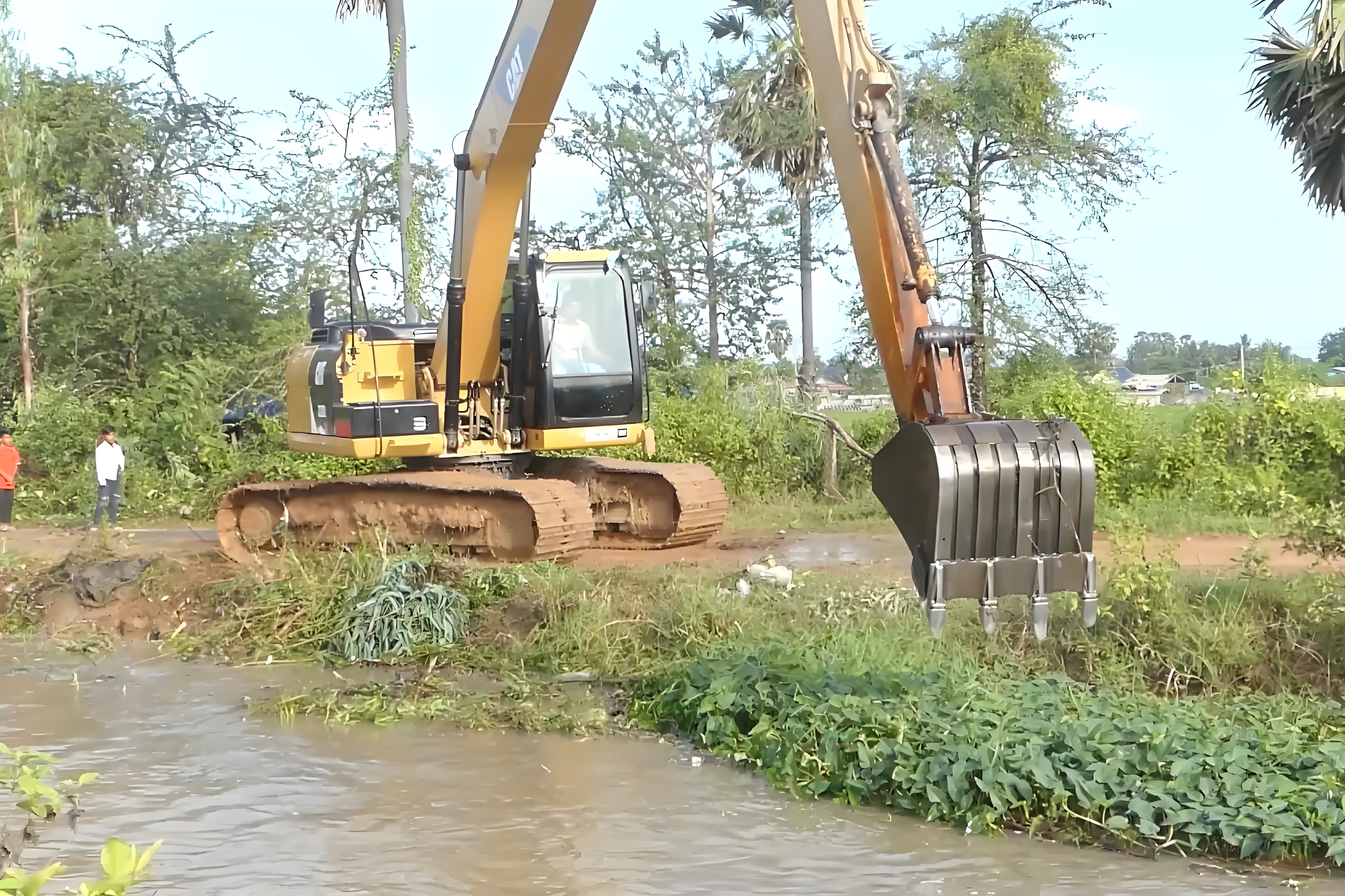 江蘇鹽城挖機(jī)清淤施工隊(duì)-鄉(xiāng)村溝渠清淤的深度一般是多少？