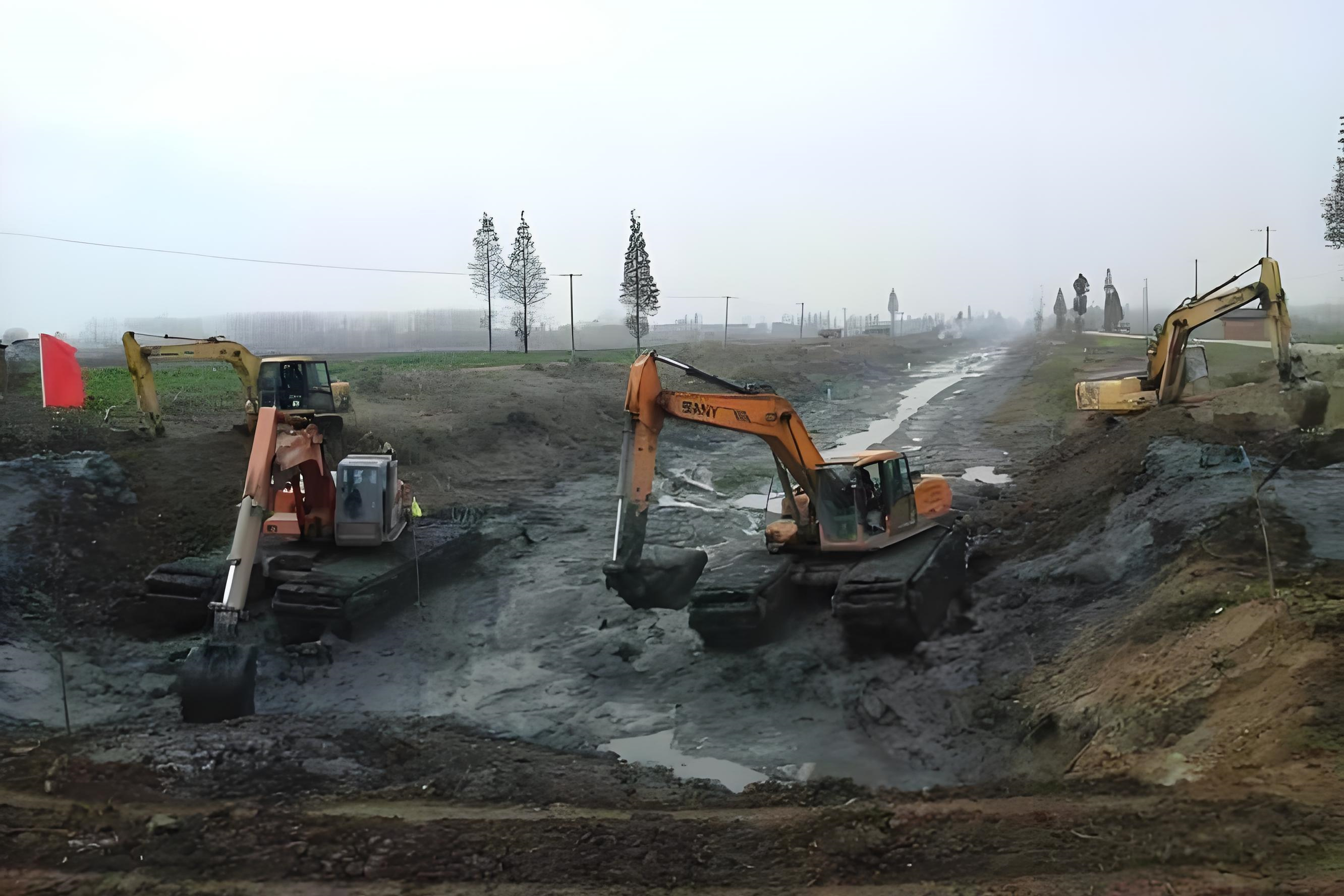 浙江溫州挖機(jī)清淤施工隊(duì) - 沼澤地清淤可否用長(zhǎng)臂挖機(jī)替代人工？