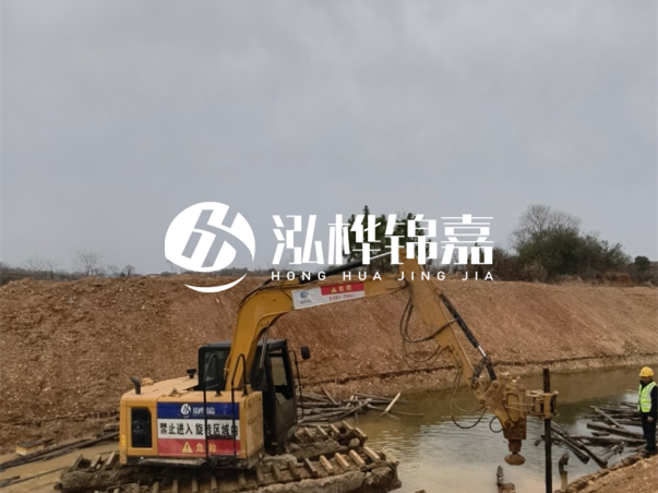 松木樁批發(fā)廠家泓樺錦嘉-河道駁岸樁選松木還是杉木更經(jīng)濟(jì)？