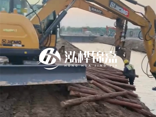 松木樁廠家泓樺錦嘉-4米和6米松木樁分別適合什么工程場景？