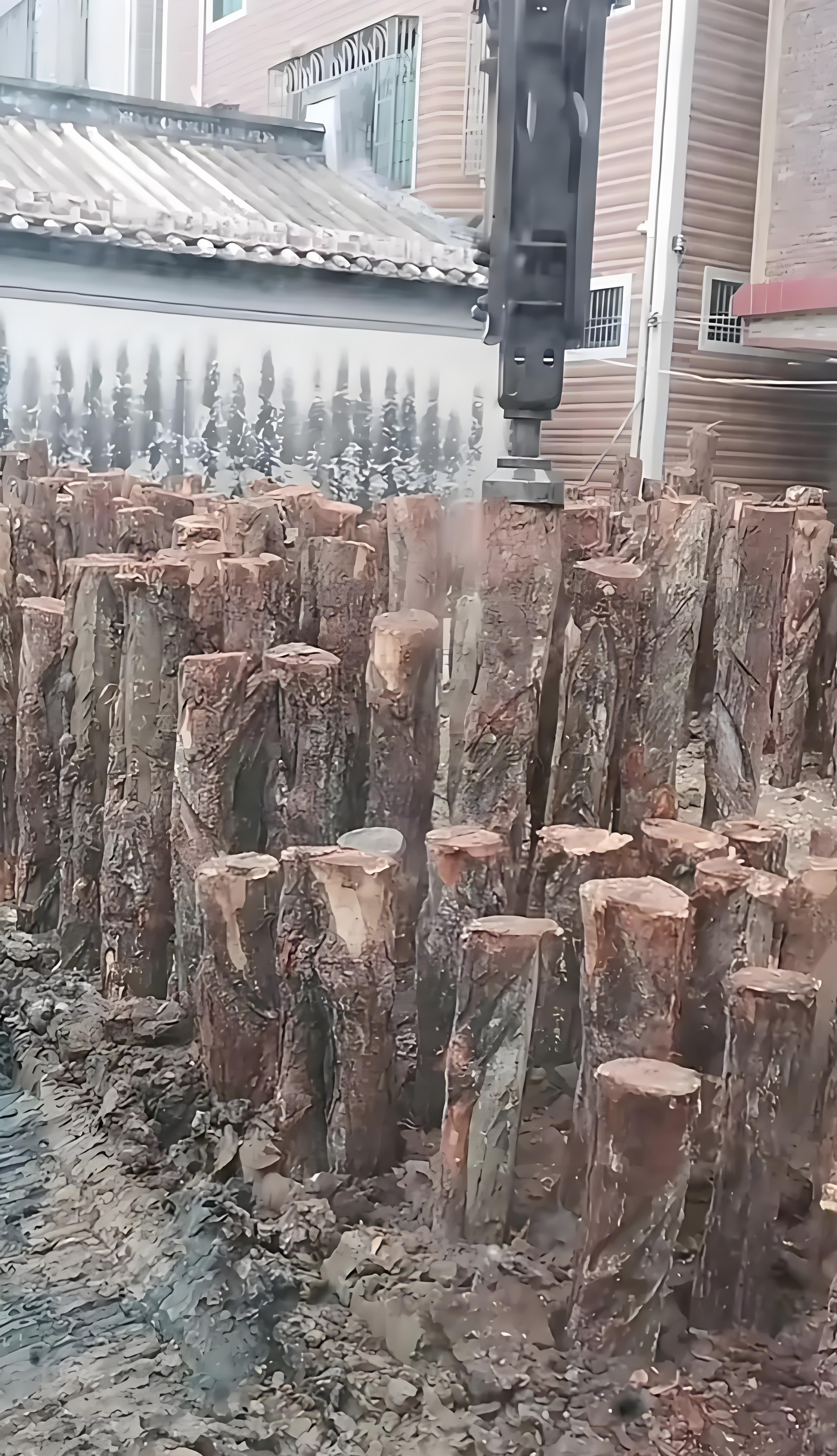 松木樁廠家泓樺錦嘉 - 河道駁岸樁和混凝土駁岸哪個更劃算？